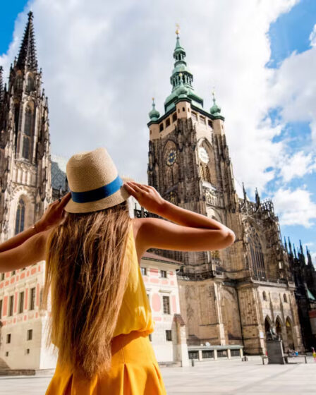 solo female traveler in Edinburgh